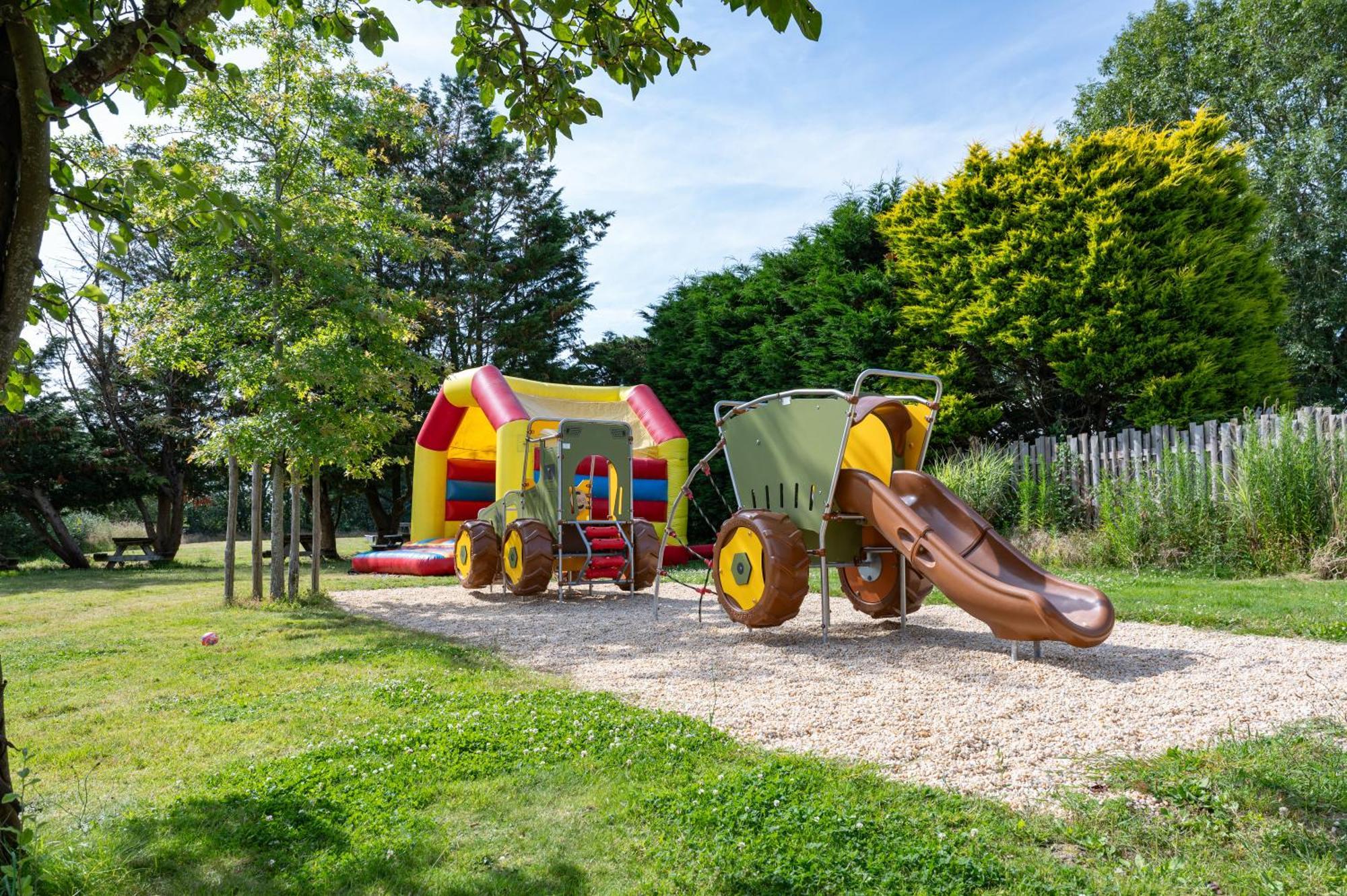 Camping Rcn La Ferme Du Latois Coëx Exterior foto